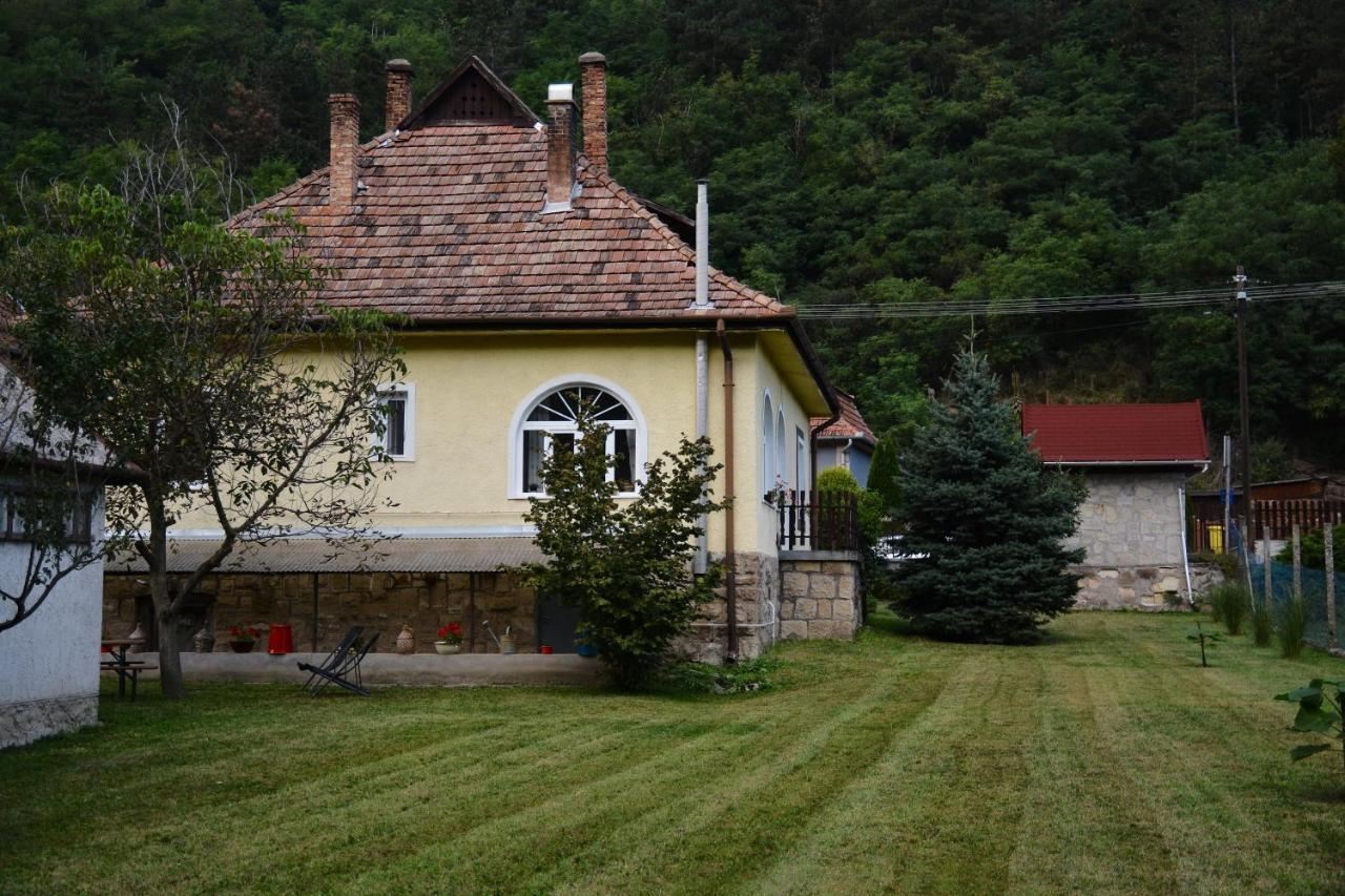 Halhaza Erdeszlak Apartman Sirok Luaran gambar